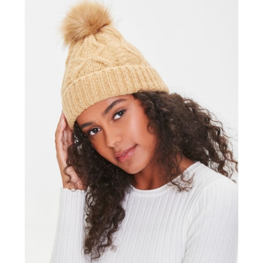 NWT Forever 21 Cable Knit Beige Pom Pom Beanie